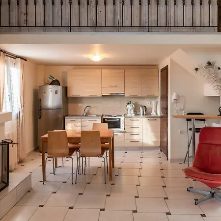 Blue Fox Apartman Néa Szkióni